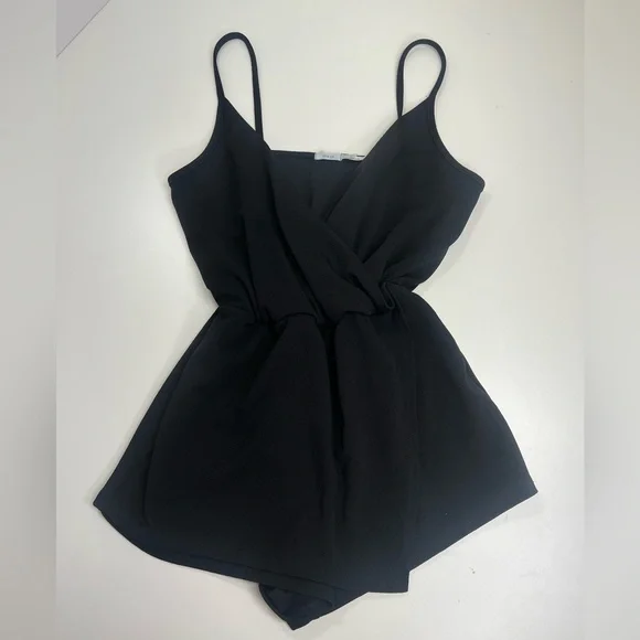 Urban Outfitters Kimchi Blue Drapey Surplice Skort Romper in Black Size Small - Picture 12 of 14